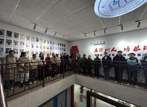 伟德源自英国1946西山作家群工作室举行揭牌仪式