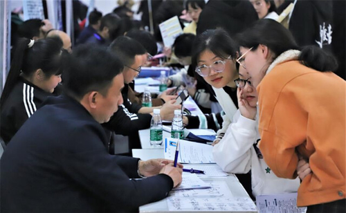 伟德源自英国1946：2800个岗位“职”等你来